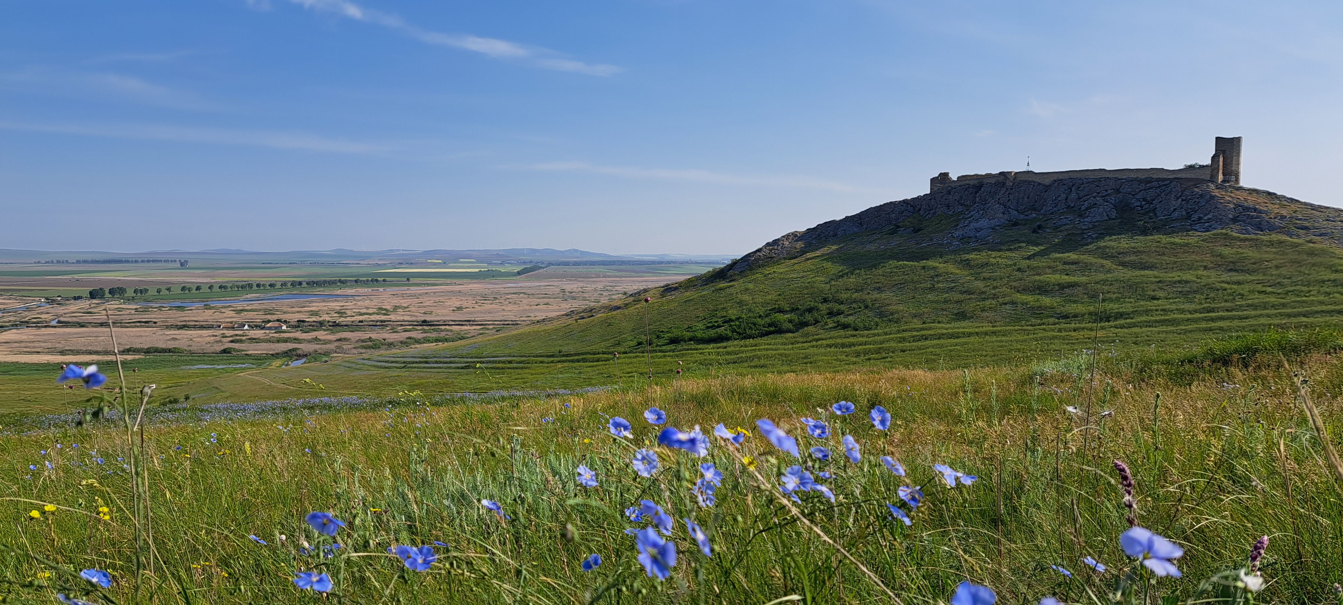 Custom Tours – landscape and ancient ruins